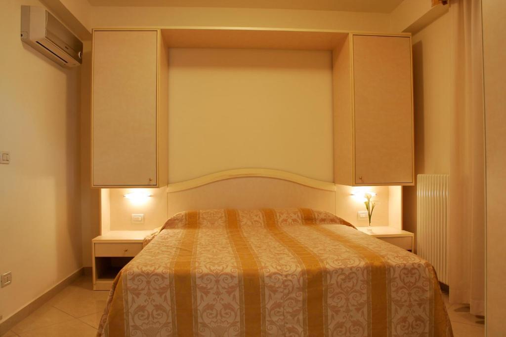Residence Olimpo Ρίμινι Δωμάτιο φωτογραφία